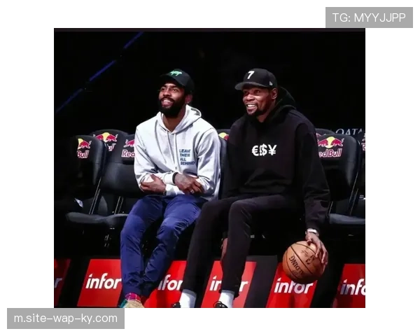 凯文·杜兰特联手凯里·欧文末节发力 逆转战胜年轻新锐队 凯文·杜兰特联手凯里·欧文末节发力 逆转战胜年轻新锐队